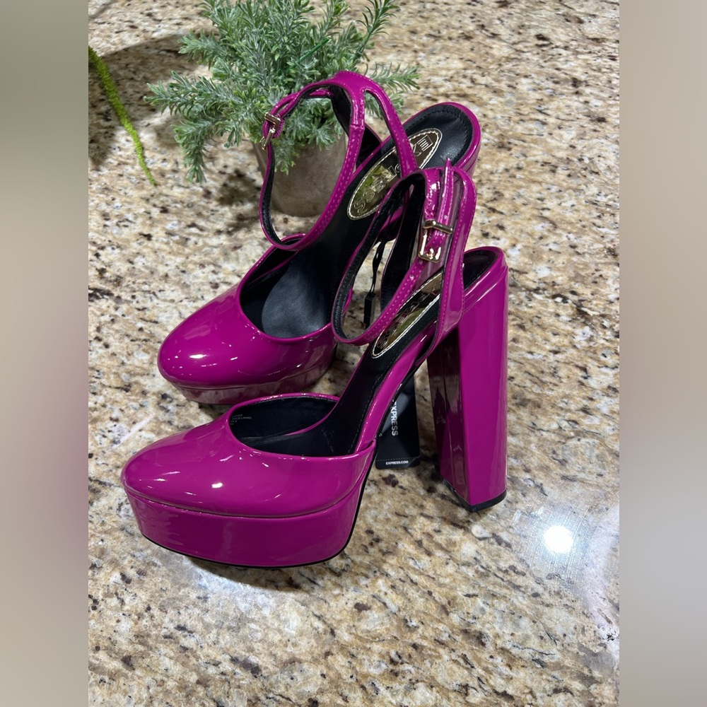 EXPRESS Purple Rounded Toe Platform Pumps 9
